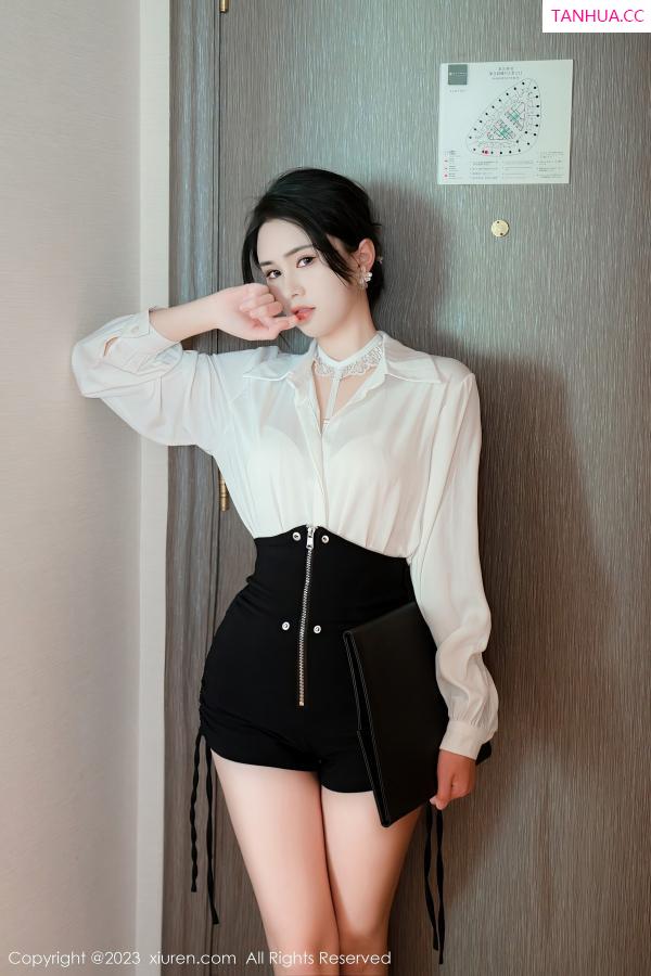   [XiuRen]高清写真图 2023.04.04 No.6520 艾希儿 短裙美臀第13张图片